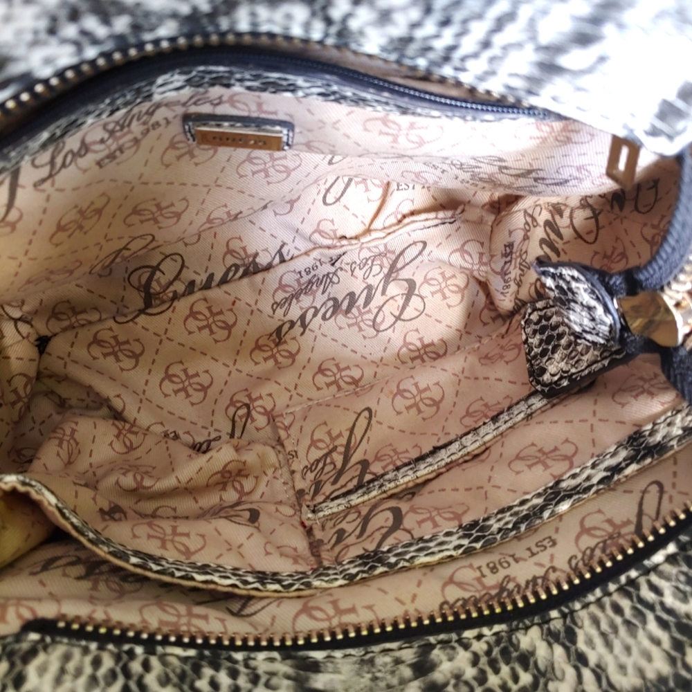 GUESS Handbag - Picture 3 of 4